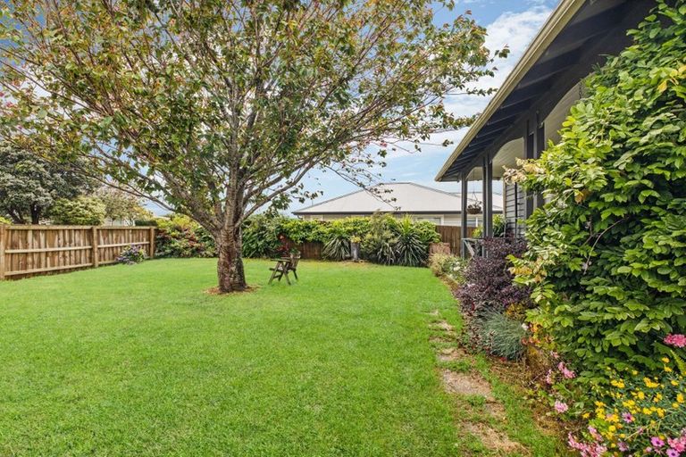 Photo of property in 5 Collingwood Road, Waiuku, 2123