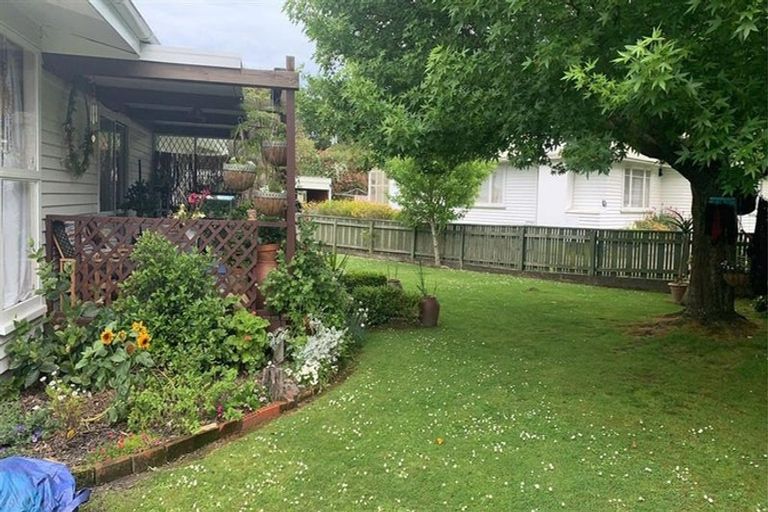 Photo of property in 19 Wanganui Road, Marton, 4710