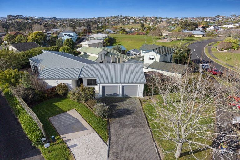 Photo of property in 13 Bronzewing Terrace, Unsworth Heights, Auckland, 0632