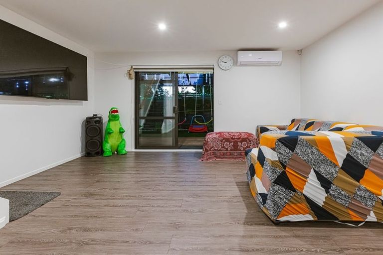 Photo of property in 4337 Great North Road, Glendene, Auckland, 0602