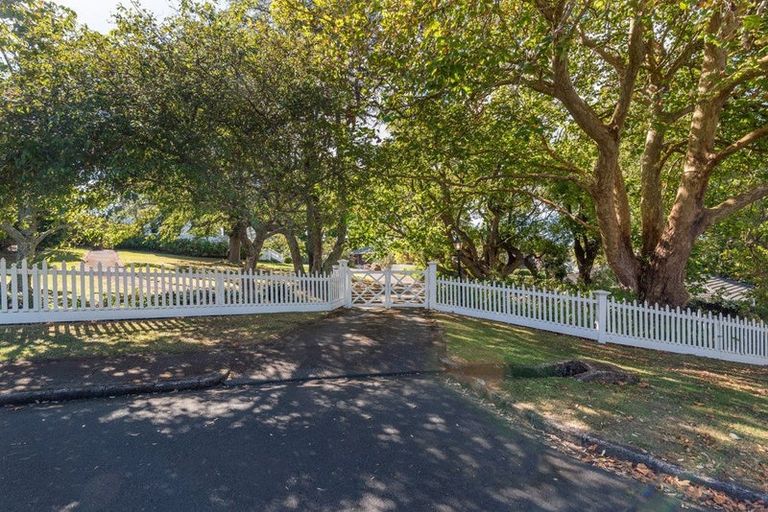 Photo of property in 6 Glade Place, Birkenhead, Auckland, 0626