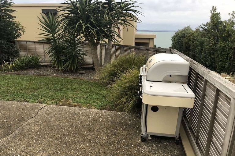 Photo of property in 1/25 Churchill Road, Murrays Bay, Auckland, 0630