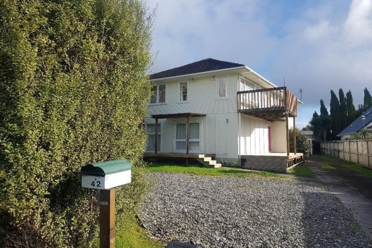 Photo of property in 42 Durham Street, Te Atatu Peninsula, Auckland, 0610