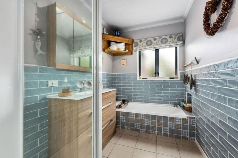 Photo of property in 23 Carlow Grove, Birchville, Upper Hutt, 5018