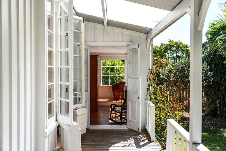 Photo of property in 90 Pendarves Street, New Plymouth, 4310