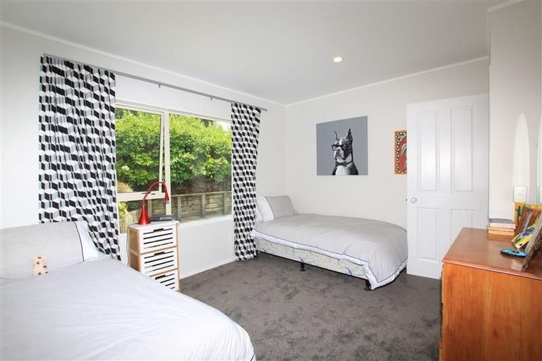 Photo of property in 10 Woodfern Crescent, Titirangi, Auckland, 0604