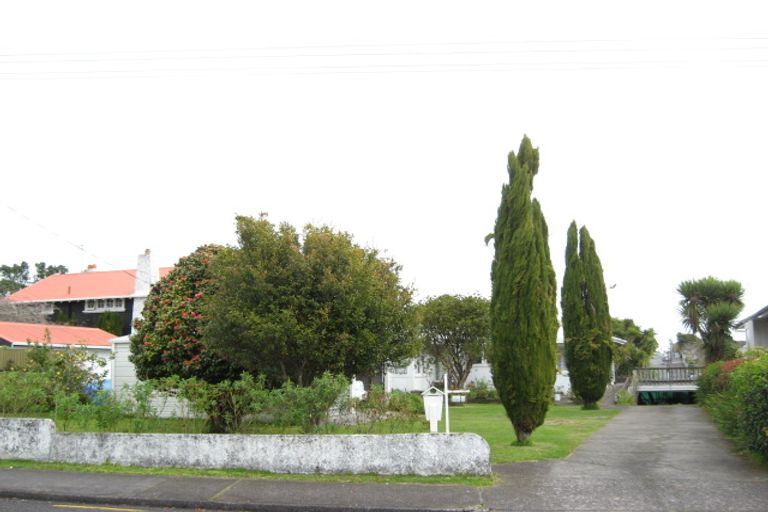 Photo of property in 22a Baring Terrace, Strandon, New Plymouth, 4312