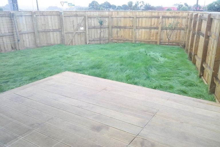 Photo of property in 2/2 Wynyard Street, Bell Block, New Plymouth, 4312