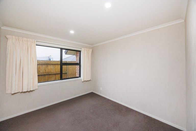 Photo of property in 3 Medallion Court, Kelvin Grove, Palmerston North, 4414