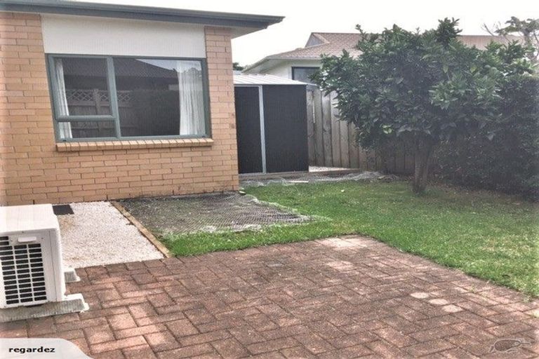 Photo of property in 4 Wakaroa Avenue, Te Atatu Peninsula, Auckland, 0610
