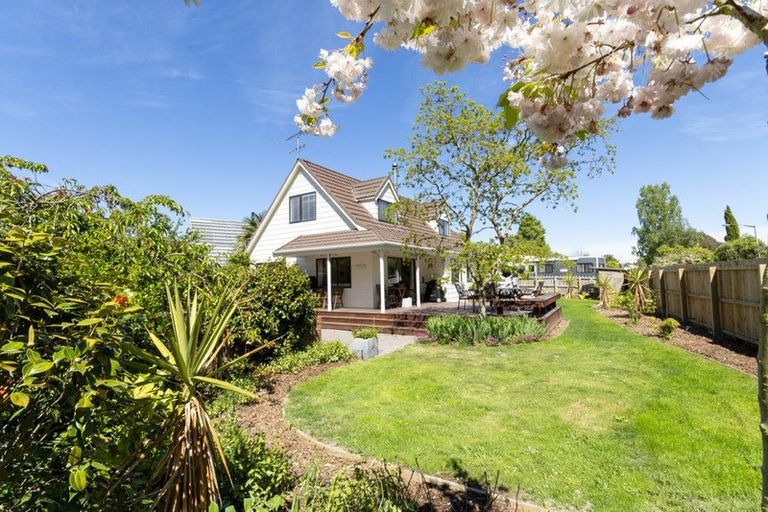 Photo of property in 19 Mckenzie Place, Waikuku Beach, 7402