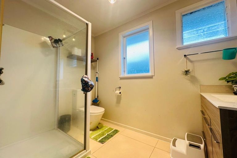 Photo of property in 25 Larnoch Road, Henderson, Auckland, 0610