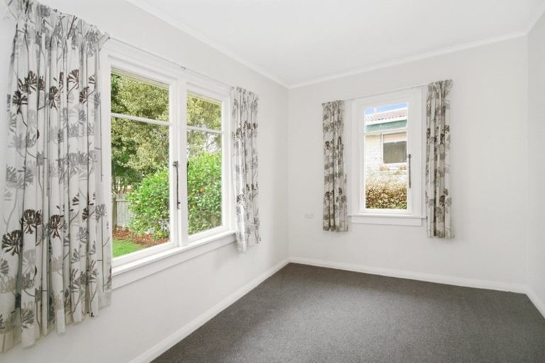 Photo of property in 34 Tarahua Road, Vogeltown, New Plymouth, 4310