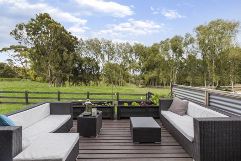 Photo of property in 350 Clifton Road, Whitford, Howick, 2571