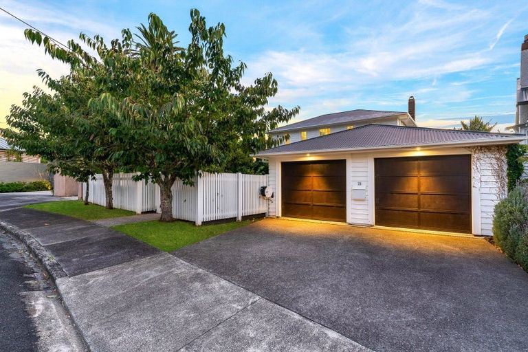 Photo of property in 28 Jubilee Avenue, Devonport, Auckland, 0624