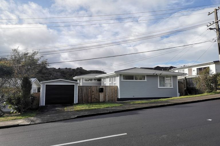 Photo of property in 68 Mark Avenue, Paparangi, Wellington, 6037