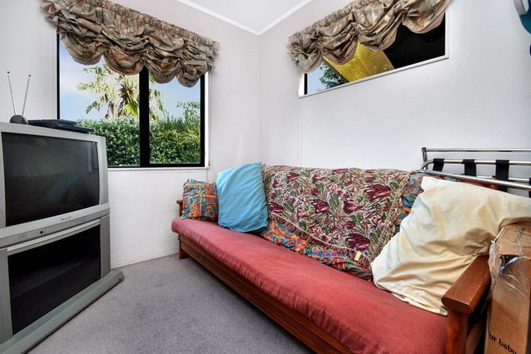 Photo of property in 105 Luckens Road, West Harbour, Auckland, 0618