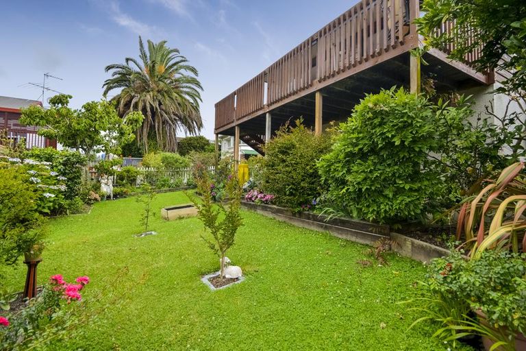 Photo of property in 17 Te Atatu Road, Te Atatu South, Auckland, 0610