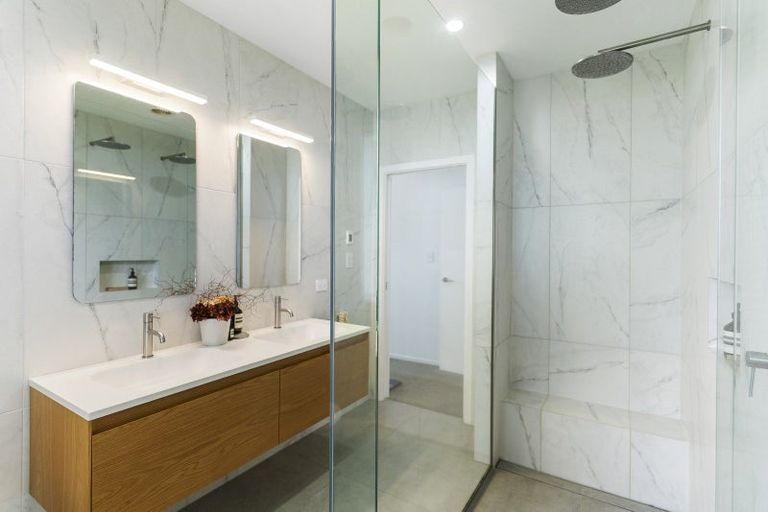 Photo of property in 87 Sylvan Avenue, Northcote, Auckland, 0627