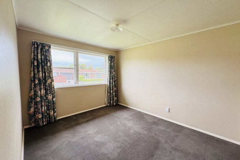 Photo of property in 80a Wikiriwhi Crescent, Awapuni, Palmerston North, 4412