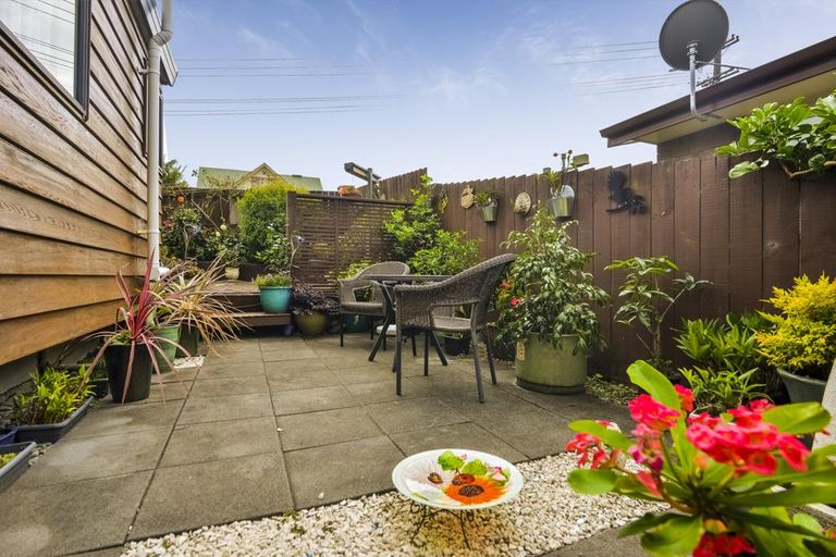 Photo of property in 17 Te Atatu Road, Te Atatu South, Auckland, 0610