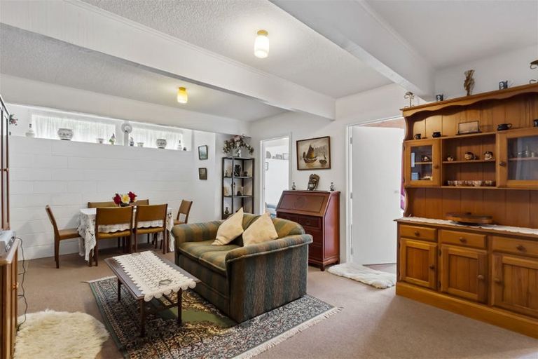 Photo of property in 42 Juniper Road, Sunnynook, Auckland, 0620