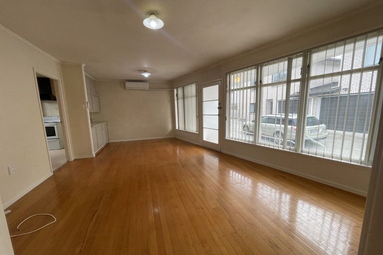 Photo of property in 12c Dawn Place, Te Atatu South, Auckland, 0610