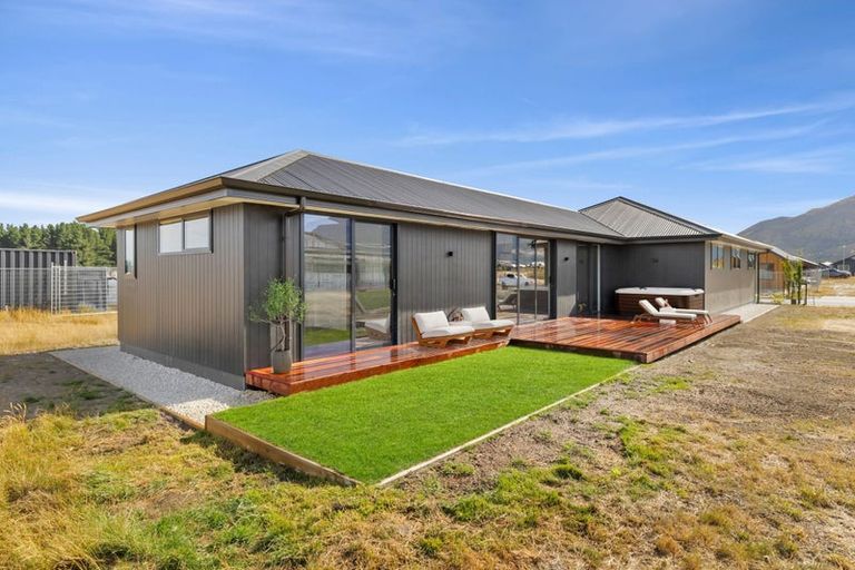 Photo of property in 37 Gillespie Street, Lake Hawea, 9382