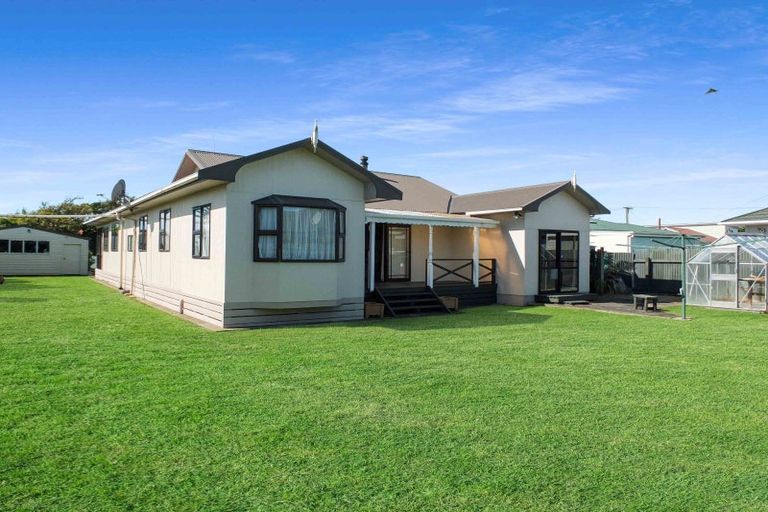 Photo of property in 22 Shortt Street, Foxton Beach, Foxton, 4815