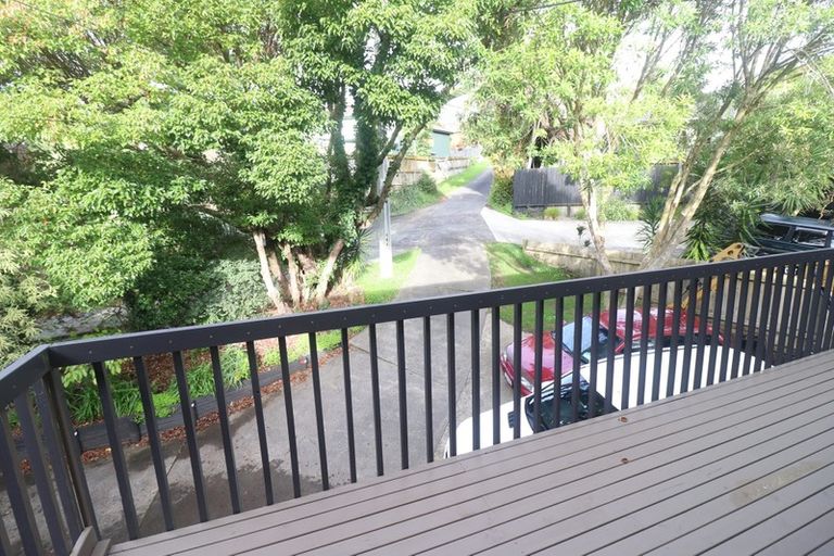 Photo of property in 2/663 Beach Road, Rothesay Bay, Auckland, 0630