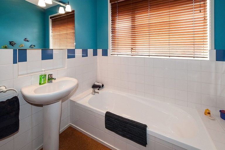 Photo of property in 27 Newbridge Place, Ilam, Christchurch, 8041