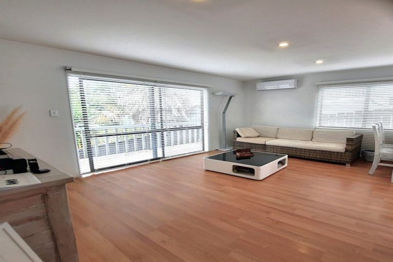 Photo of property in 2/4 Antrim Grove, Bayview, Auckland, 0629