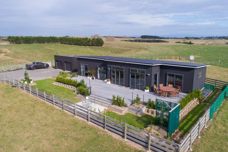 Photo of property in 567 Lethbridge Road, Halcombe, 4775