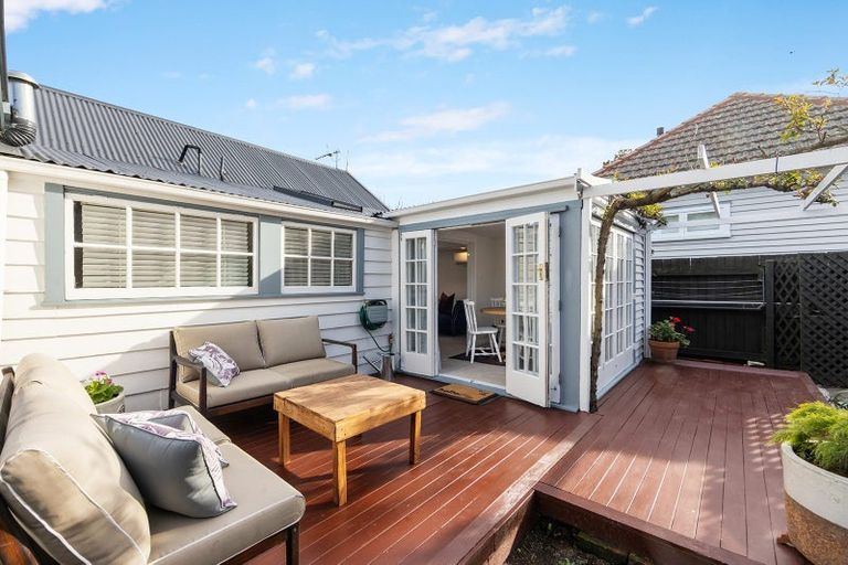 Photo of property in 147a Holly Road, St Albans, Christchurch, 8014
