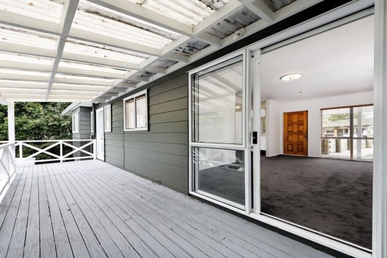Photo of property in 8 Oakhaven Place, Ranui, Auckland, 0612