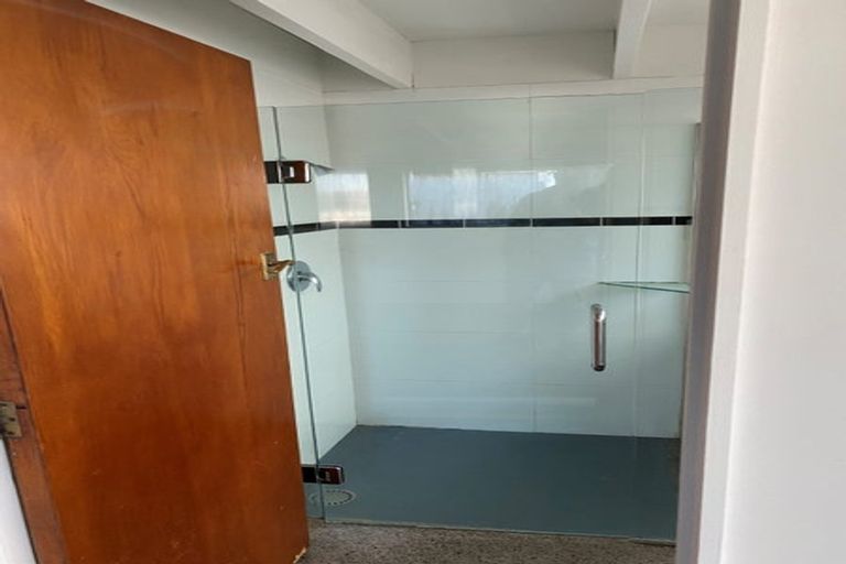 Photo of property in 1/2 Coniston Avenue, Te Atatu South, Auckland, 0610