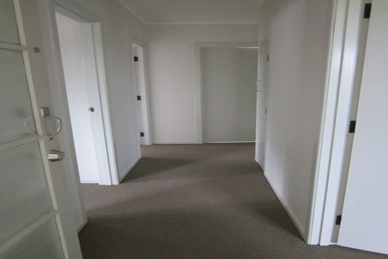 Photo of property in 40 Farquhar Road, Glendene, Auckland, 0602