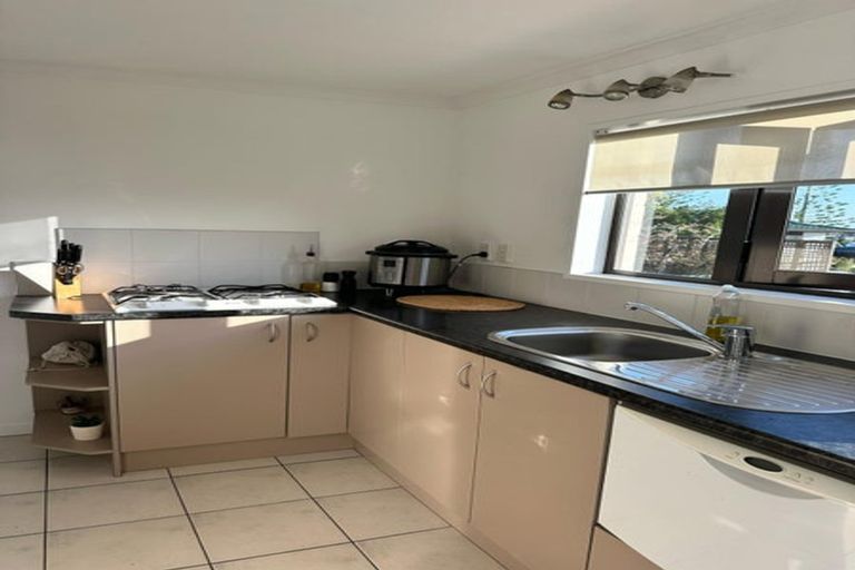 Photo of property in 6 Hume Drive, Hillcrest, Auckland, 0627