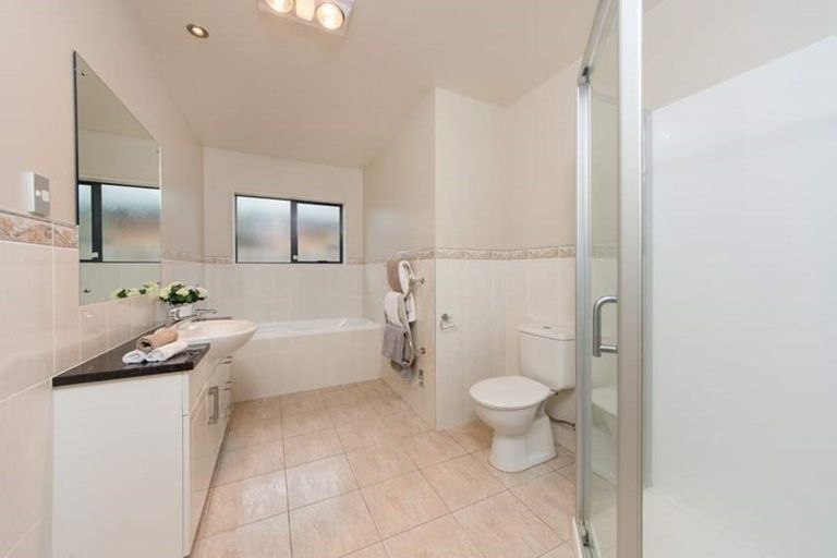Photo of property in 31 South Kensington Way, Henderson, Auckland, 0612