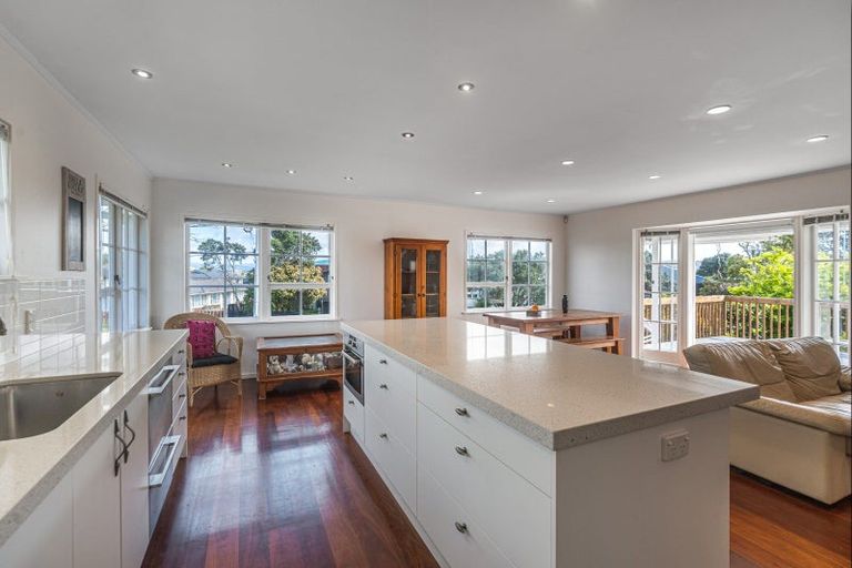 Photo of property in 15 Seaforth Avenue, Mangere Bridge, Auckland, 2022