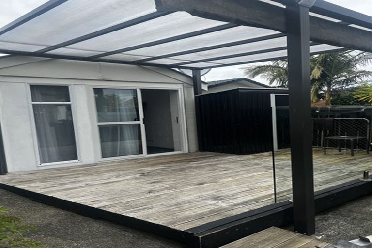 Photo of property in 11 Edgware Road, West Harbour, Auckland, 0618