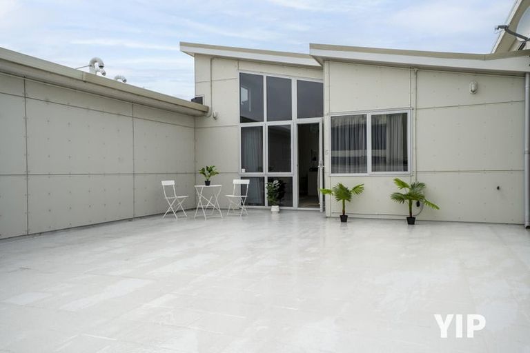 Photo of property in 5/9 Broderick Road, Johnsonville, Wellington, 6037