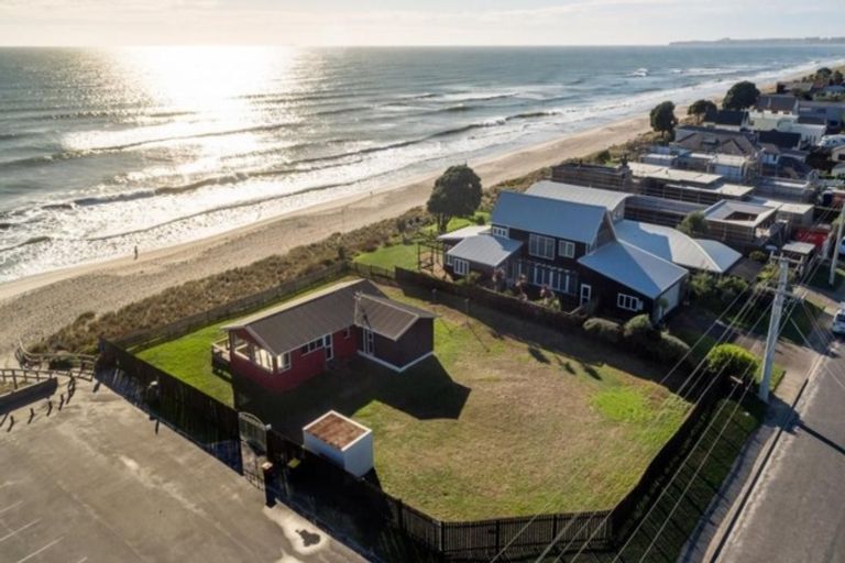 Photo of property in 107 Karewa Parade, Papamoa Beach, Papamoa, 3118