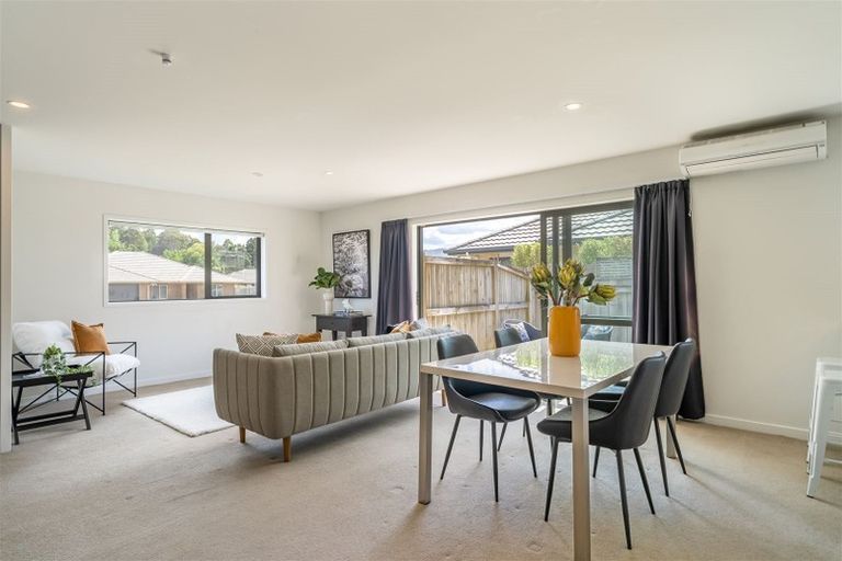 Photo of property in 17 Sunstone Crescent, Brown Owl, Upper Hutt, 5018