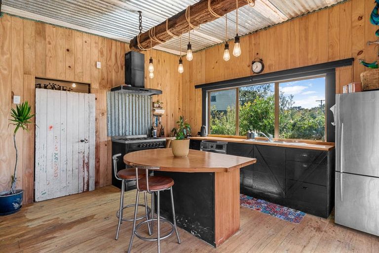 Photo of property in 106 Komiti Road, Tinopai, Matakohe, 0593