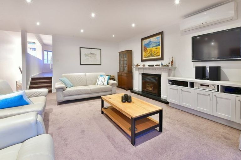 Photo of property in 1/56 Woodlands Crescent, Browns Bay, Auckland, 0630