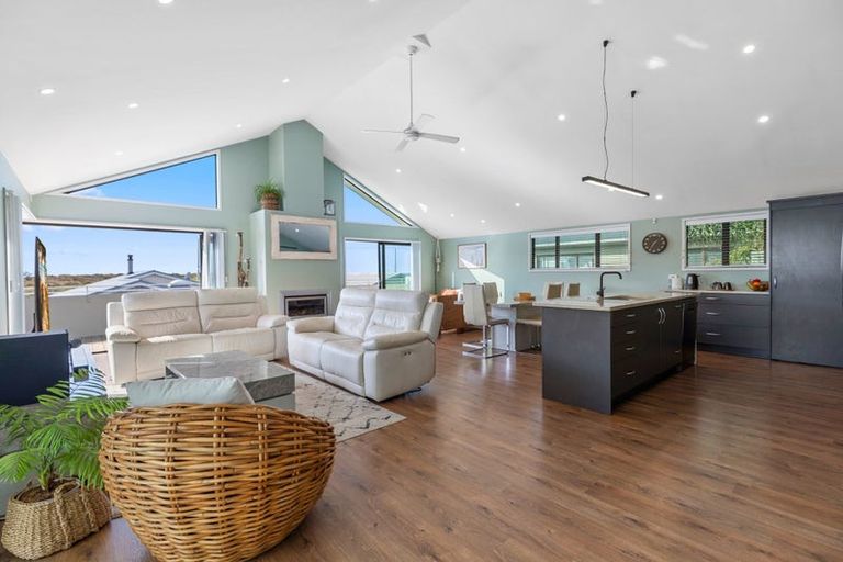 Photo of property in 918b Papamoa Beach Road, Papamoa Beach, Papamoa, 3118