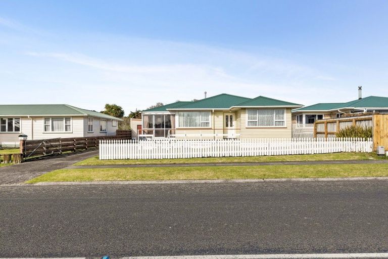 Photo of property in 135 Cracroft Street, Waitara, 4320