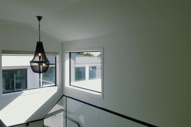 Photo of property in 8 Newport Place, Forrest Hill, Auckland, 0620