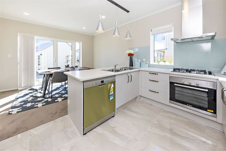 Photo of property in 14 Warbler Crescent, Papakura, 2110